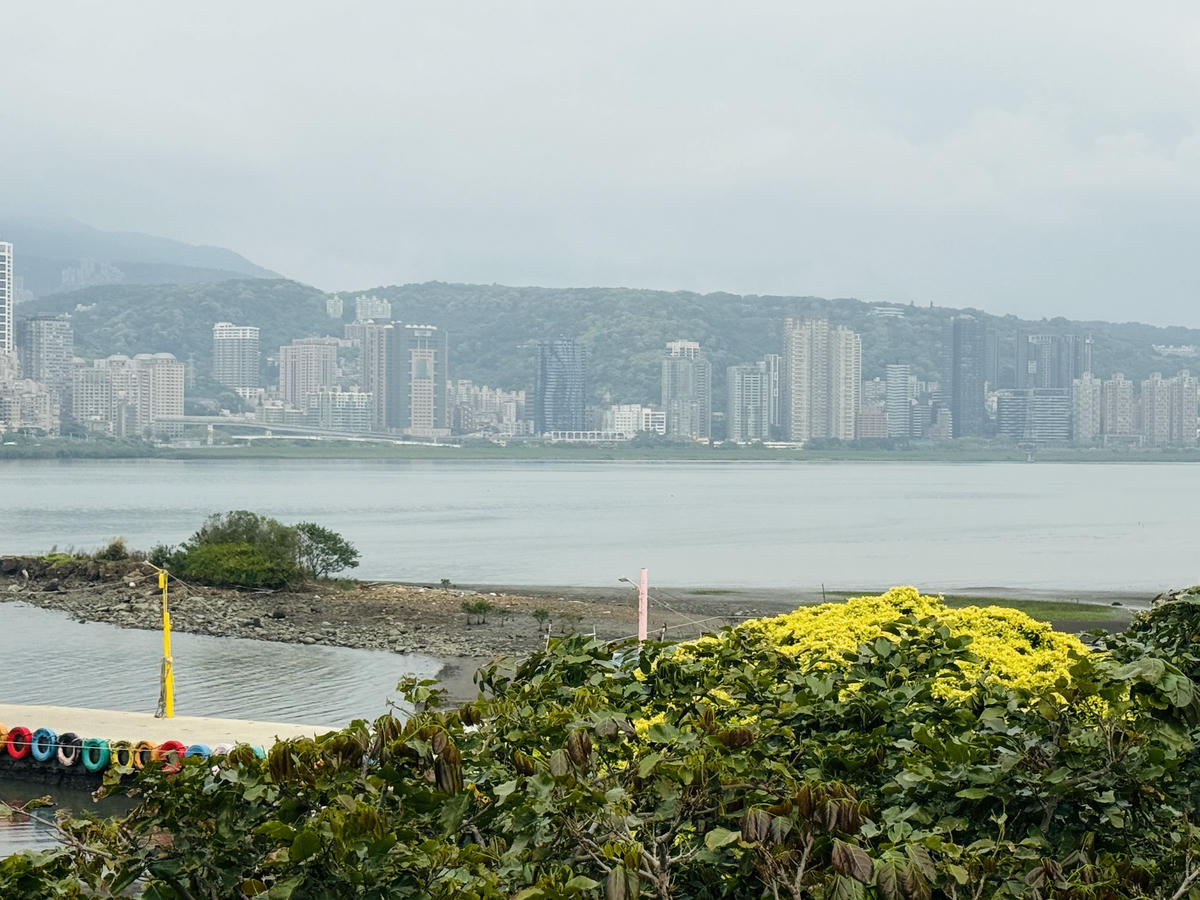 新北八里餐廳推薦,渡船人,享受一段隱藏在八里河岸的靜謐時光,坐擁美食與美景的河岸秘密基地,調酒很讚,5位可愛店狗陪你度過悠閒午後,寵物友善餐廳 - 第26張圖 新北八里餐廳推薦,渡船人,享受一段隱藏在八里河岸的靜謐時光,坐擁美食與美景的河岸秘密基地,調酒很讚,5位可愛店狗陪你度過悠閒午後,寵物友善餐廳