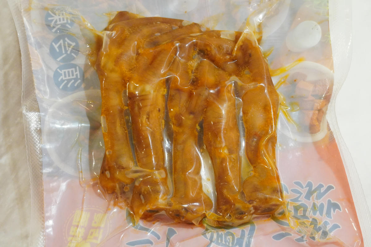 戀鳳爪滷味開箱,週末夜的儀式感,8 款一吃就回不去!首推煙燻無骨鳳爪、煙燻鴨翅,誰能抗拒這樣的下酒菜? - 第19張圖 戀鳳爪滷味開箱,週末夜的儀式感,8 款一吃就回不去!首推煙燻無骨鳳爪、煙燻鴨翅,誰能抗拒這樣的下酒菜?