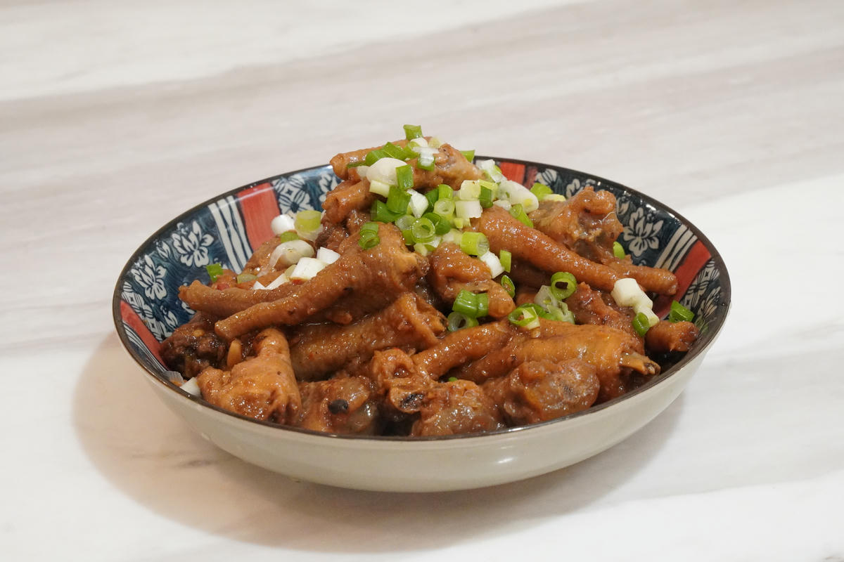 戀鳳爪滷味開箱,週末夜的儀式感,8 款一吃就回不去!首推煙燻無骨鳳爪、煙燻鴨翅,誰能抗拒這樣的下酒菜? - 第44張圖 戀鳳爪滷味開箱,週末夜的儀式感,8 款一吃就回不去!首推煙燻無骨鳳爪、煙燻鴨翅,誰能抗拒這樣的下酒菜?
