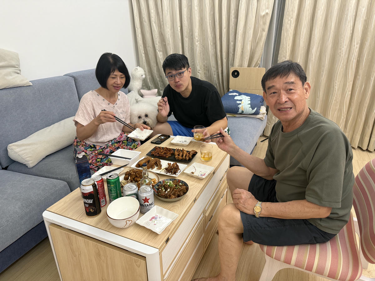 戀鳳爪滷味開箱,週末夜的儀式感,8 款一吃就回不去!首推煙燻無骨鳳爪、煙燻鴨翅,誰能抗拒這樣的下酒菜? - 第56張圖 戀鳳爪滷味開箱,週末夜的儀式感,8 款一吃就回不去!首推煙燻無骨鳳爪、煙燻鴨翅,誰能抗拒這樣的下酒菜?