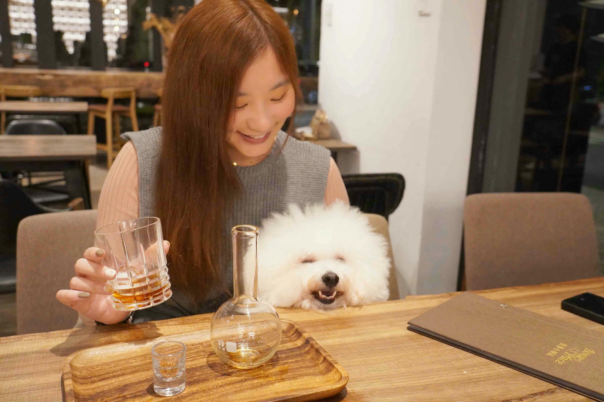 【台北大直美食】台北甜點、早午餐首選,必吃提拉米蘇、堪比Lady M 的濃厚千層蛋糕,令人驚喜的「波赫士領地精品咖啡館」明水店。 - 第14張圖