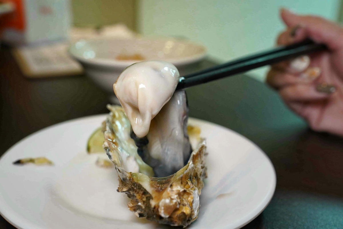 【新北泰山美食】澎派海鮮熱炒,還可不限時歡唱KTV,歌單還超新!年菜尾牙首選餐廳「集鮮城」複合式水產餐廳。桃園機場捷運美食 - 第29張圖