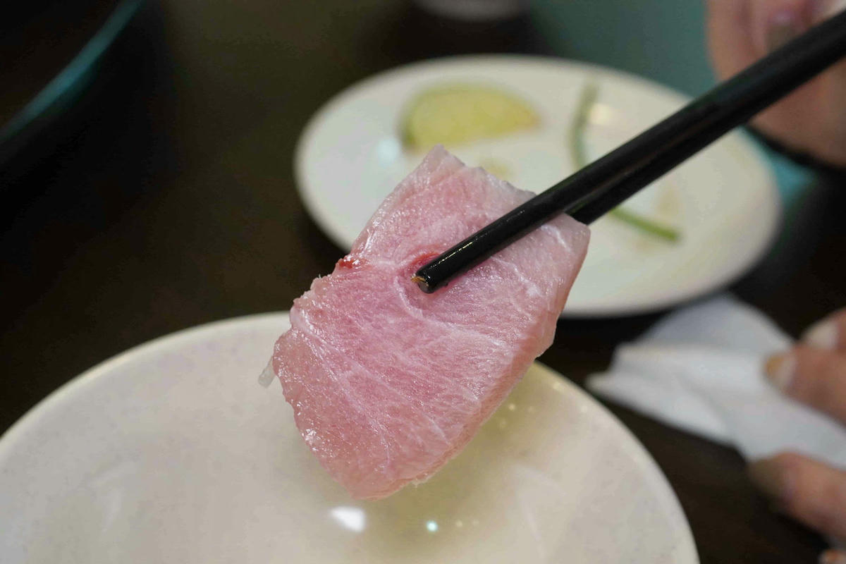 【新北泰山美食】澎派海鮮熱炒,還可不限時歡唱KTV,歌單還超新!年菜尾牙首選餐廳「集鮮城」複合式水產餐廳。桃園機場捷運美食 - 第27張圖