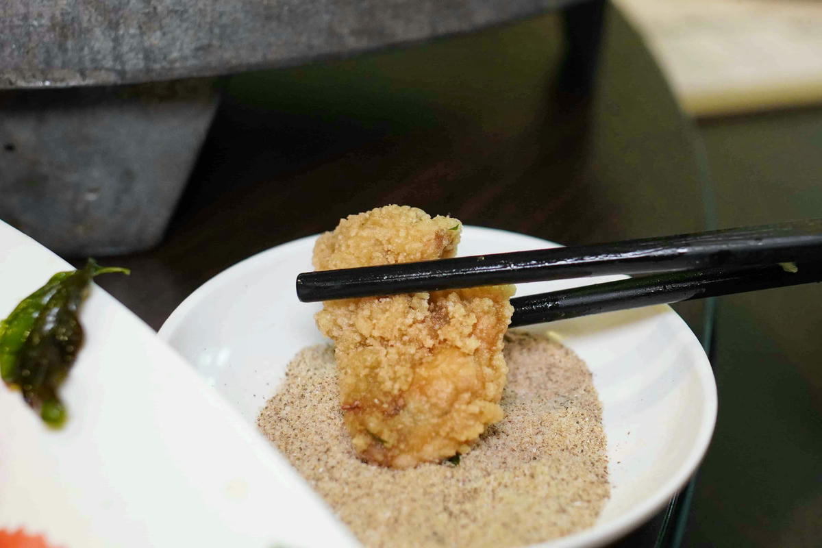 【新北泰山美食】澎派海鮮熱炒,還可不限時歡唱KTV,歌單還超新!年菜尾牙首選餐廳「集鮮城」複合式水產餐廳。桃園機場捷運美食 - 第39張圖