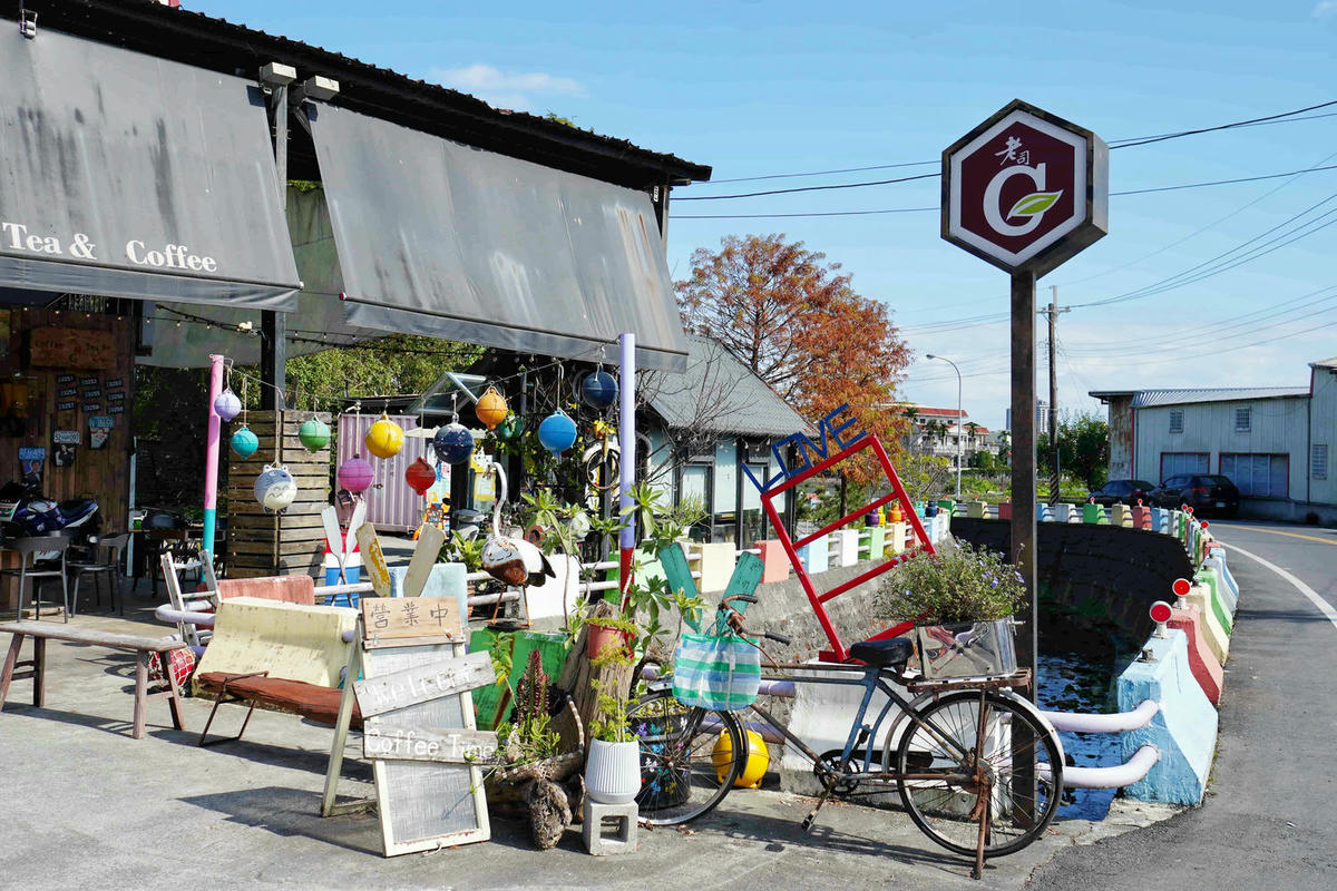 【宜蘭冬山美食】老司G Tea&Coffee,田園間復古工業風網美咖啡廳,在半開放式的貨櫃屋和玻璃屋用餐。親子寵物友善餐廳 - 第6張圖