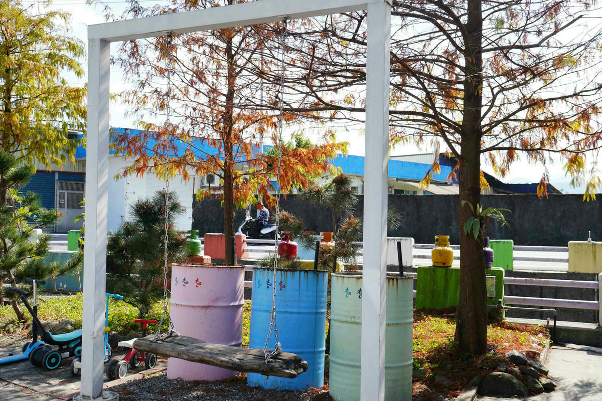【宜蘭冬山美食】老司G Tea&Coffee,田園間復古工業風網美咖啡廳,在半開放式的貨櫃屋和玻璃屋用餐。親子寵物友善餐廳 - 第21張圖