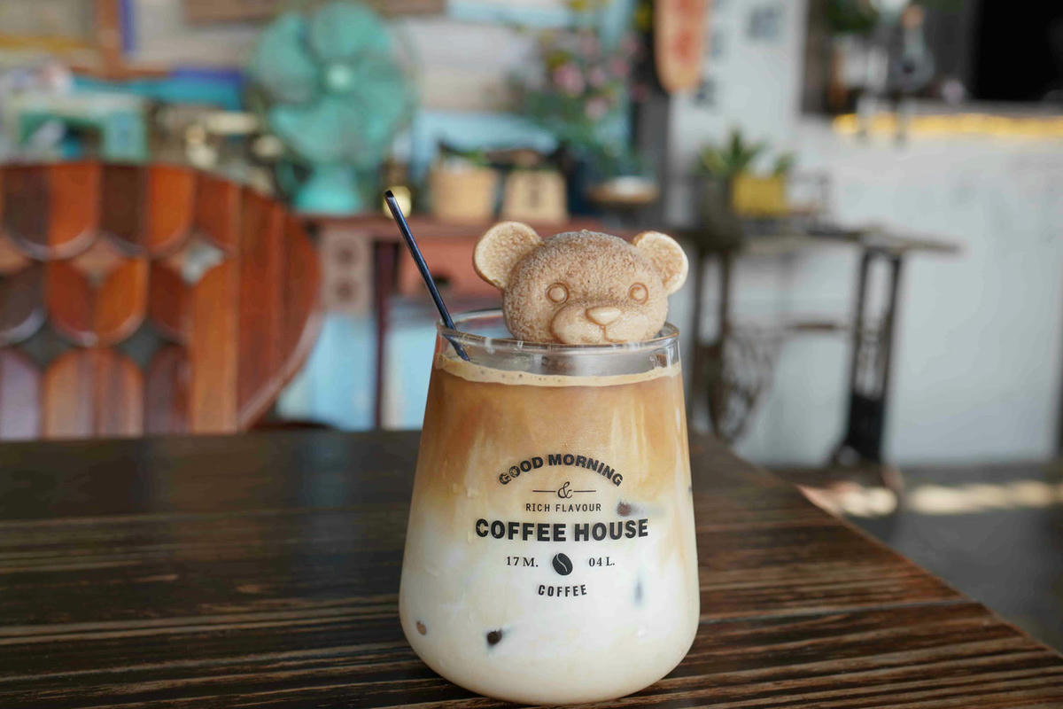 【宜蘭冬山美食】老司G Tea&Coffee,田園間復古工業風網美咖啡廳,在半開放式的貨櫃屋和玻璃屋用餐。親子寵物友善餐廳 - 第43張圖