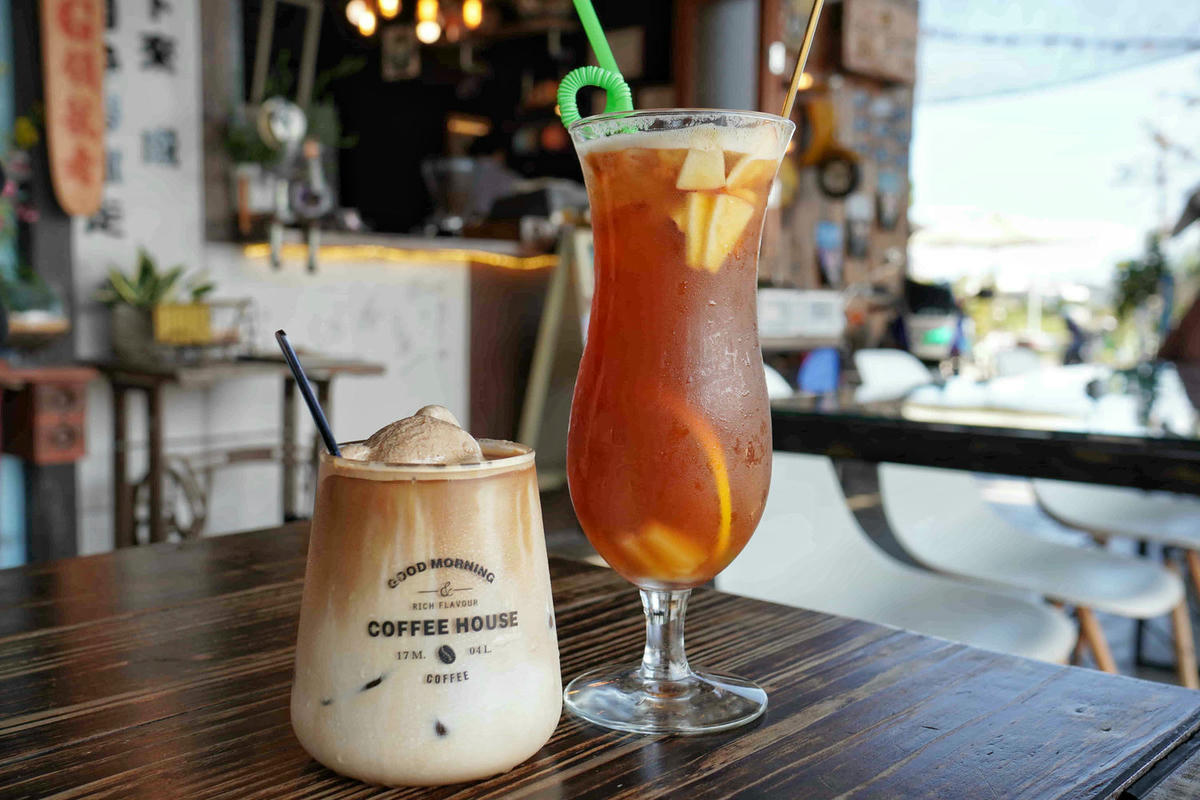 【宜蘭冬山美食】老司G Tea&Coffee,田園間復古工業風網美咖啡廳,在半開放式的貨櫃屋和玻璃屋用餐。親子寵物友善餐廳 - 第46張圖