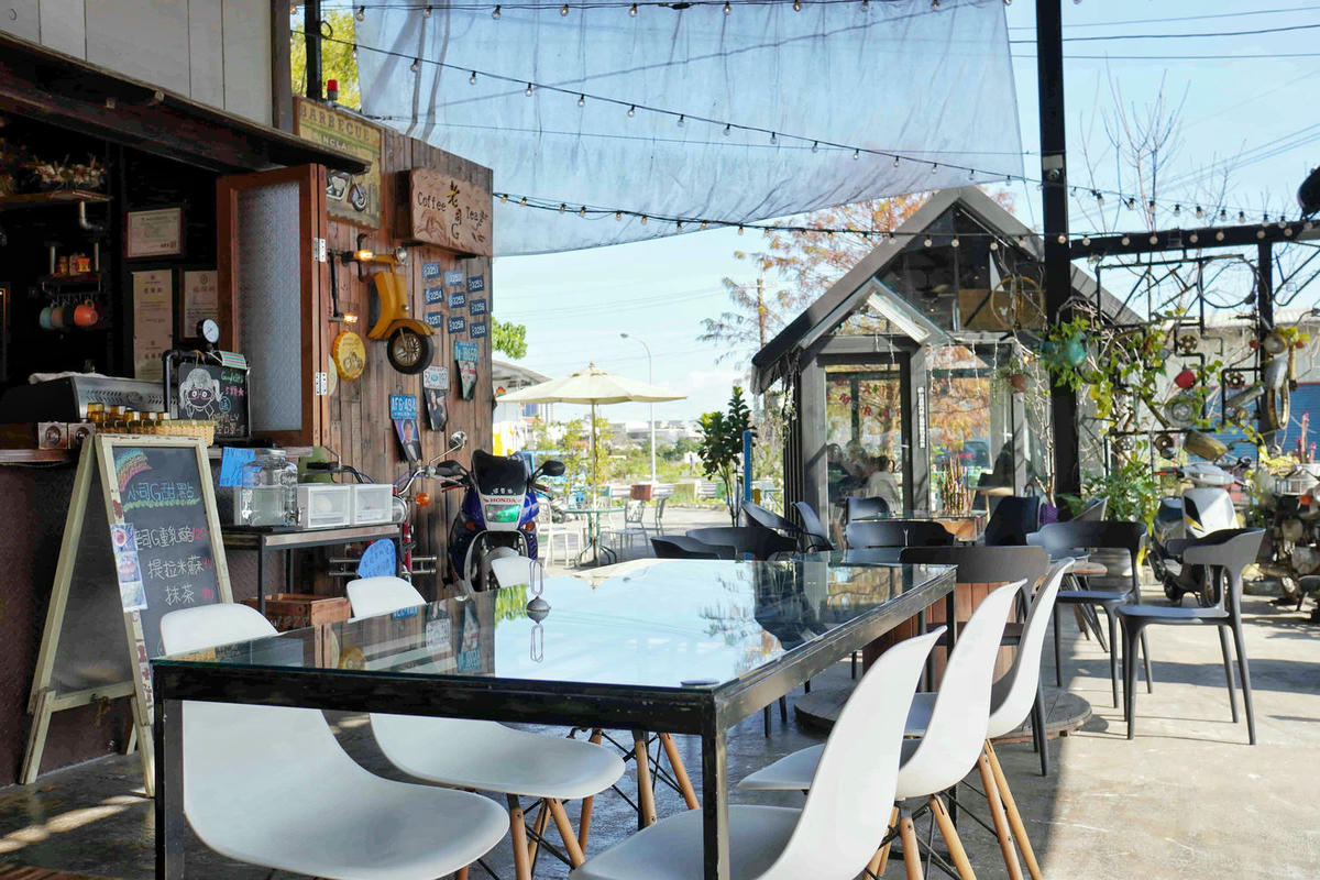 【宜蘭冬山美食】老司G Tea&Coffee,田園間復古工業風網美咖啡廳,在半開放式的貨櫃屋和玻璃屋用餐。親子寵物友善餐廳 - 第19張圖