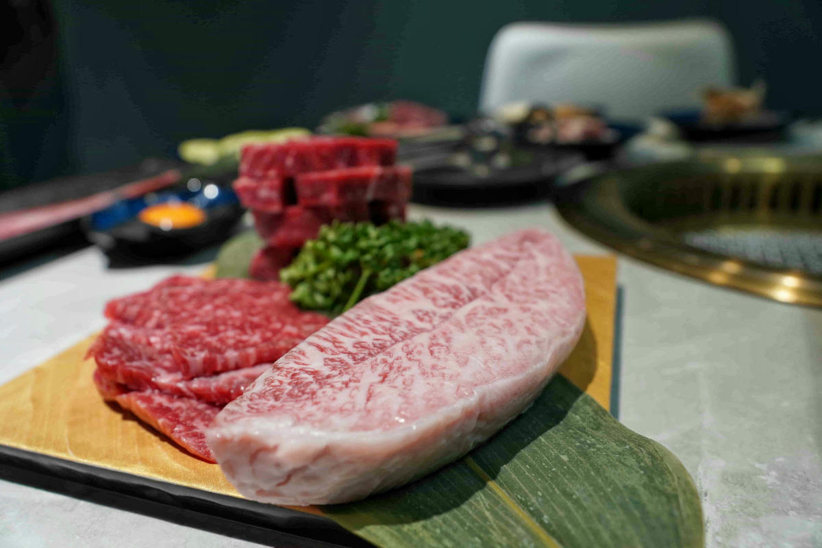 【桃園美食】純水燒肉,桃園藝文特區新開幕的正宗和牛燒肉店!一次滿足視覺與味覺的極致和牛饗宴,自己烤肉只要半價,還有高級VIP包廂 - 第49張圖