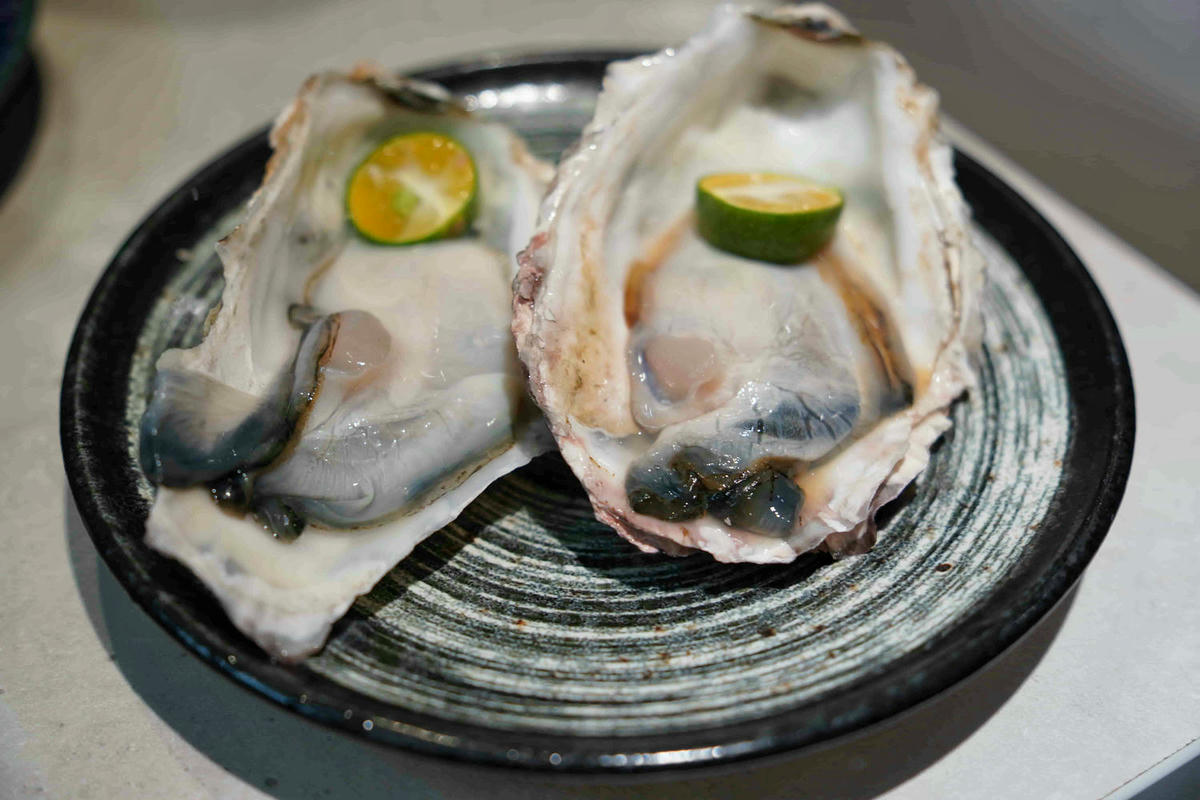 【桃園美食】純水燒肉,桃園藝文特區新開幕的正宗和牛燒肉店!一次滿足視覺與味覺的極致和牛饗宴,自己烤肉只要半價,還有高級VIP包廂 - 第35張圖