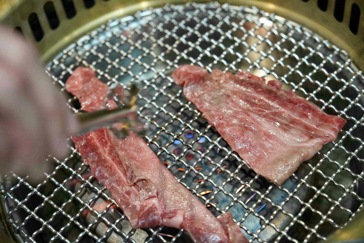 【桃園美食】純水燒肉,桃園藝文特區新開幕的正宗和牛燒肉店!一次滿足視覺與味覺的極致和牛饗宴,自己烤肉只要半價,還有高級VIP包廂 - 第62張圖