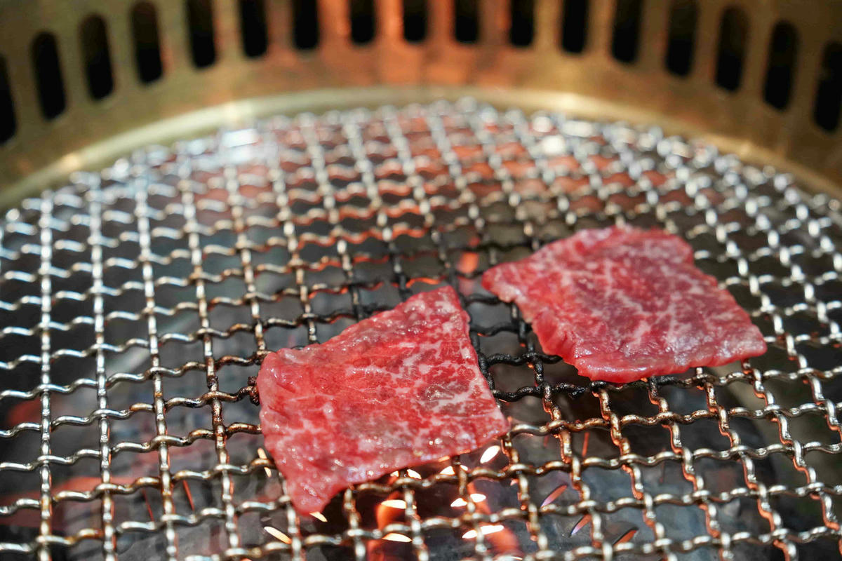 【桃園美食】純水燒肉,桃園藝文特區新開幕的正宗和牛燒肉店!一次滿足視覺與味覺的極致和牛饗宴,自己烤肉只要半價,還有高級VIP包廂 - 第47張圖