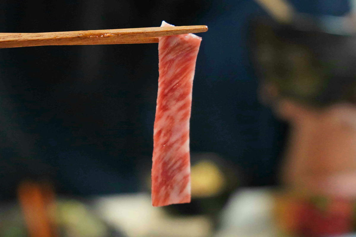 【桃園美食】純水燒肉,桃園藝文特區新開幕的正宗和牛燒肉店!一次滿足視覺與味覺的極致和牛饗宴,自己烤肉只要半價,還有高級VIP包廂 - 第41張圖