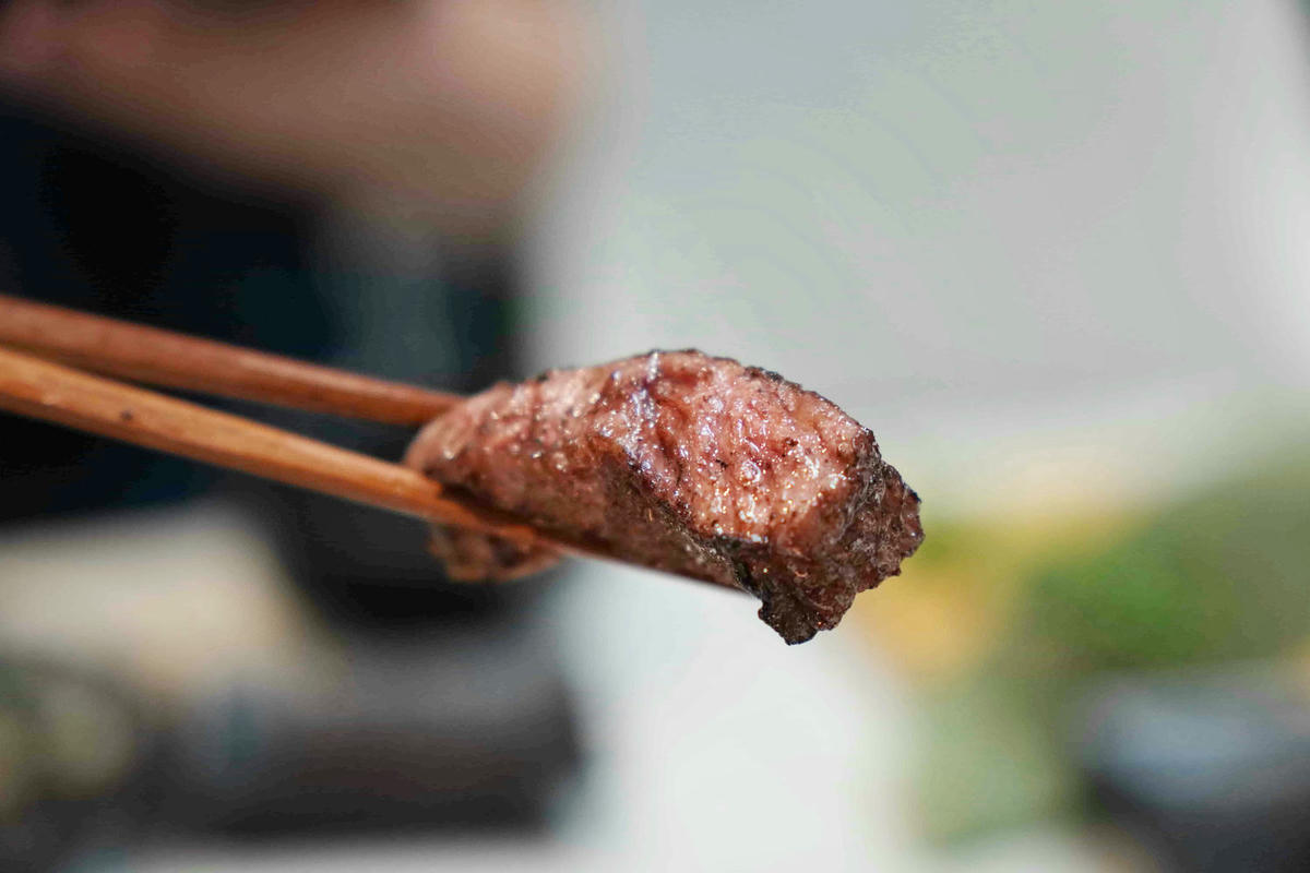 【桃園美食】純水燒肉,桃園藝文特區新開幕的正宗和牛燒肉店!一次滿足視覺與味覺的極致和牛饗宴,自己烤肉只要半價,還有高級VIP包廂 - 第54張圖