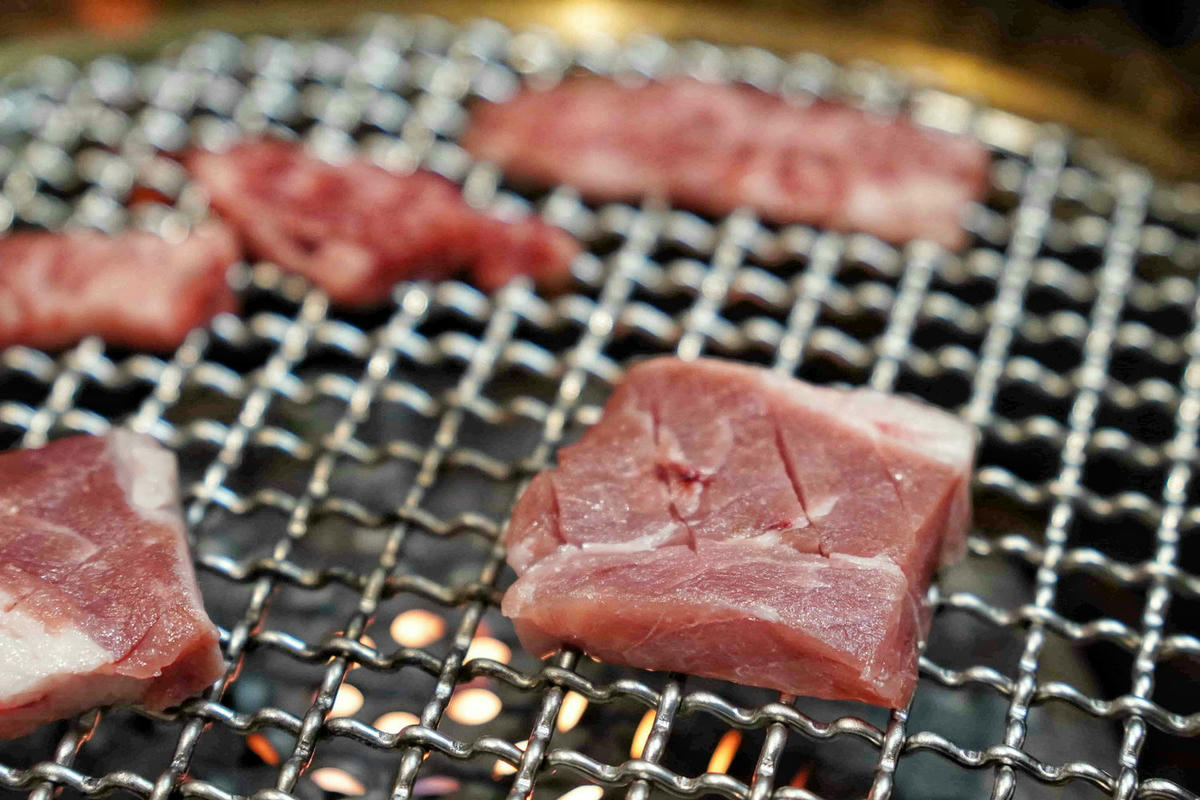 【桃園美食】純水燒肉,桃園藝文特區新開幕的正宗和牛燒肉店!一次滿足視覺與味覺的極致和牛饗宴,自己烤肉只要半價,還有高級VIP包廂 - 第71張圖