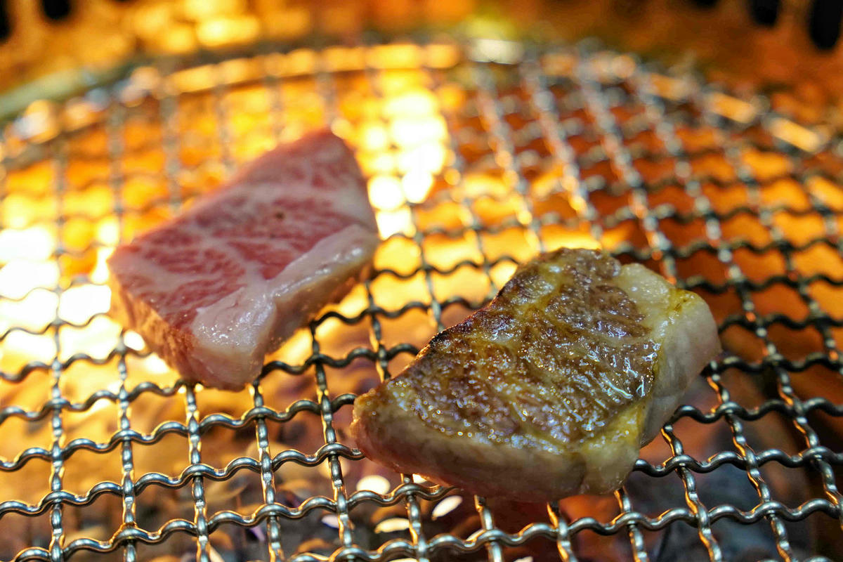 【桃園美食】純水燒肉,桃園藝文特區新開幕的正宗和牛燒肉店!一次滿足視覺與味覺的極致和牛饗宴,自己烤肉只要半價,還有高級VIP包廂 - 第68張圖