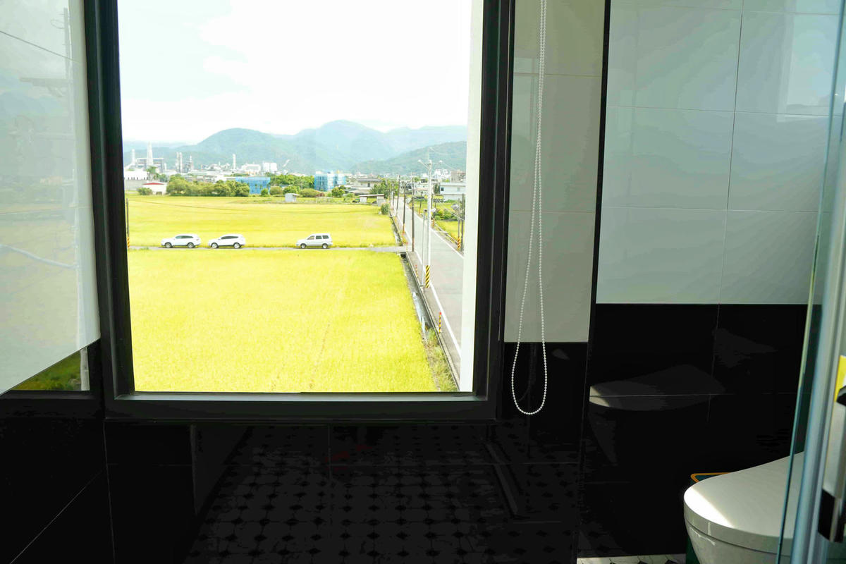 【宜蘭冬山】全新開幕 Max Home 質感寵物友善民宿,一泊二食,暢享北歐私廚早餐,精緻午茶buffet、百坪圍籬草坪讓狗狗恣意奔跑,還有薩摩耶店長可愛上工! - 第60張圖