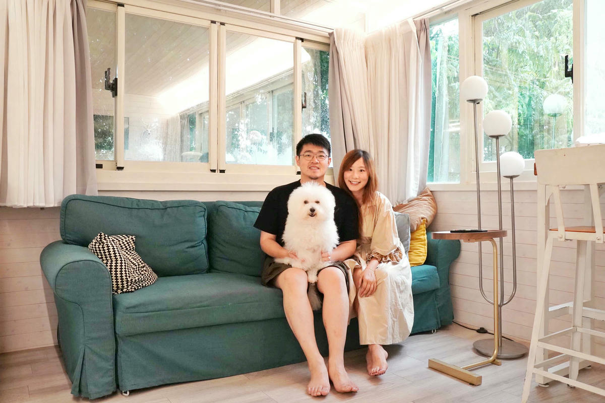 【台南住宿】葉樹民宿 Leaf House,入住被陽光及綠意環繞的獨棟庭院,樹還長在房間裡,獨立草皮、寵物友善,D房型實住分享 - 第61張圖