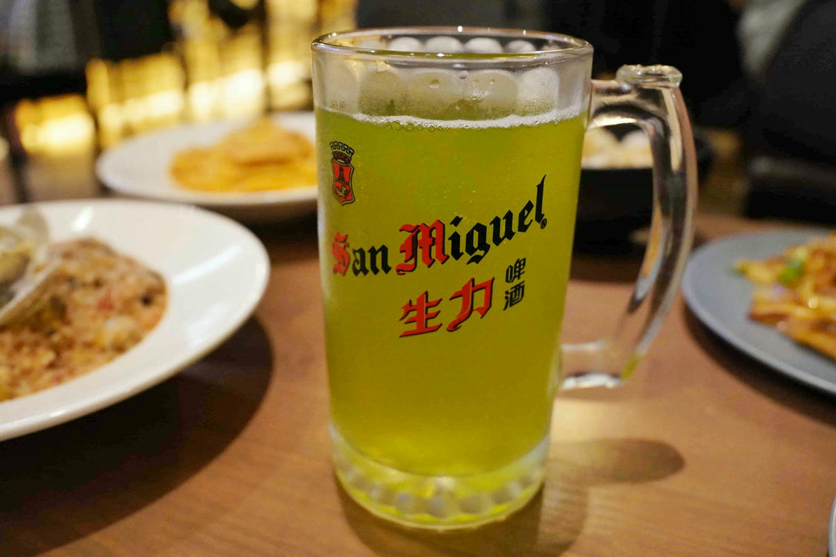 【台北美食】獨角落 Dobar 北車店,氣氛超棒的沙發酒吧,平假日歌手駐唱,調酒必喝,義大利麵和水餃便宜美味 - 第48張圖