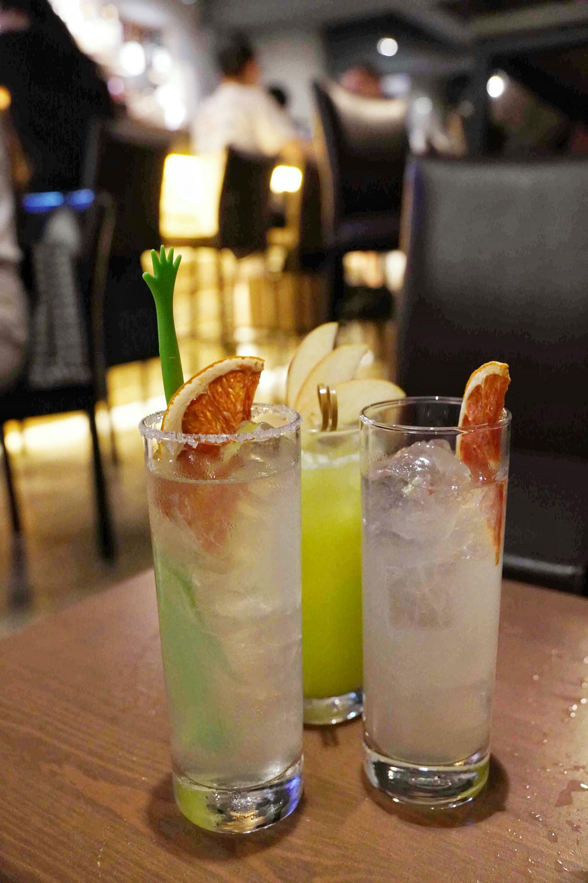 【台北美食】獨角落 Dobar 北車店,氣氛超棒的沙發酒吧,平假日歌手駐唱,調酒必喝,義大利麵和水餃便宜美味 - 第43張圖