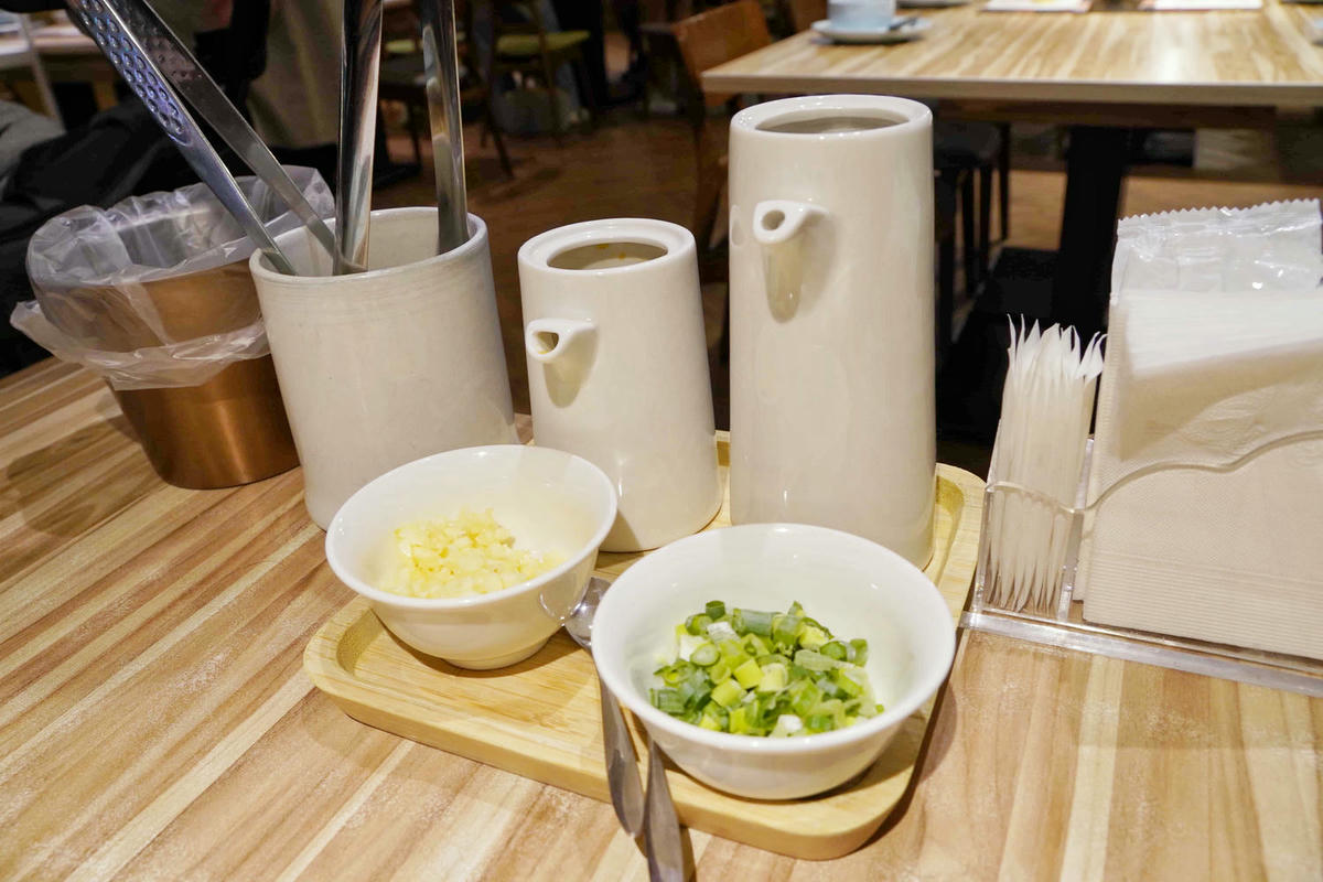 【台北美食】汆食作伙鍋中山店,近民權西站、晴光市場,台北火鍋推薦新選擇,用餐環境棒,食材新鮮,超強創意湯底,推薦麻辣鍋和鳳梨蛤蠣雞! - 第28張圖