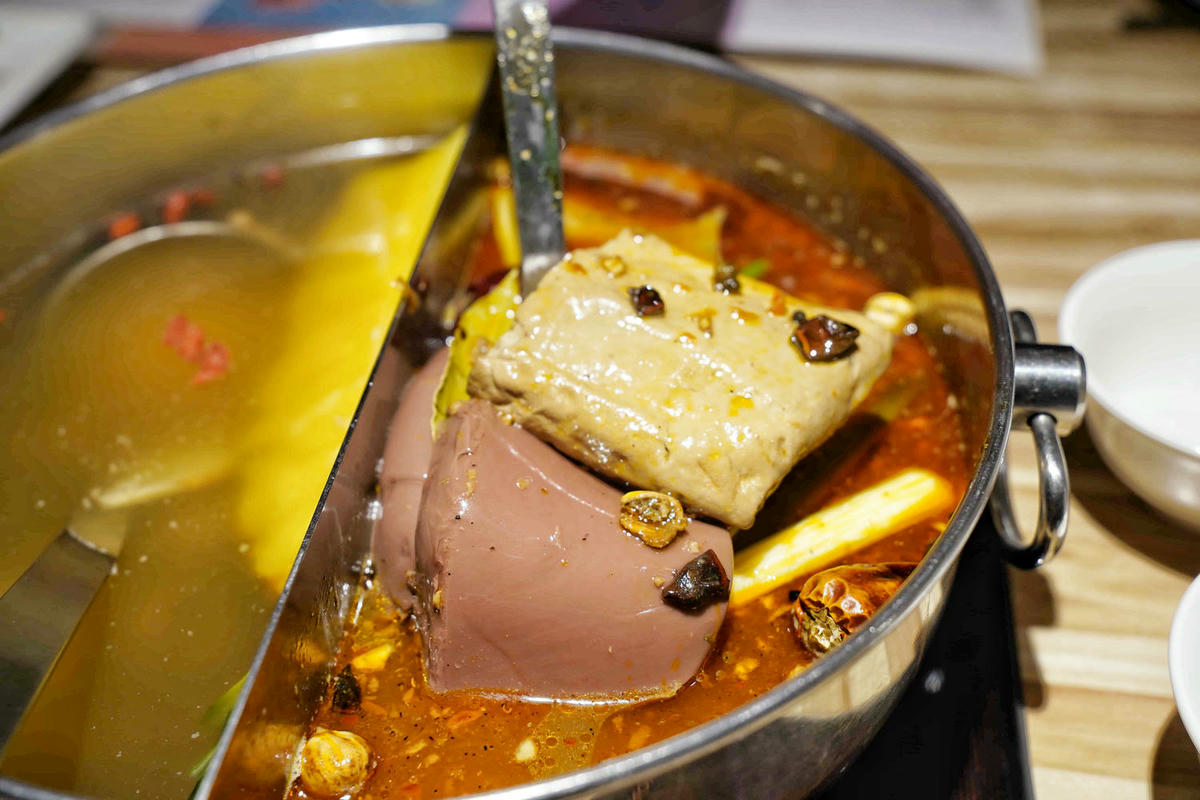 【台北美食】汆食作伙鍋中山店,近民權西站、晴光市場,台北火鍋推薦新選擇,用餐環境棒,食材新鮮,超強創意湯底,推薦麻辣鍋和鳳梨蛤蠣雞! - 第32張圖