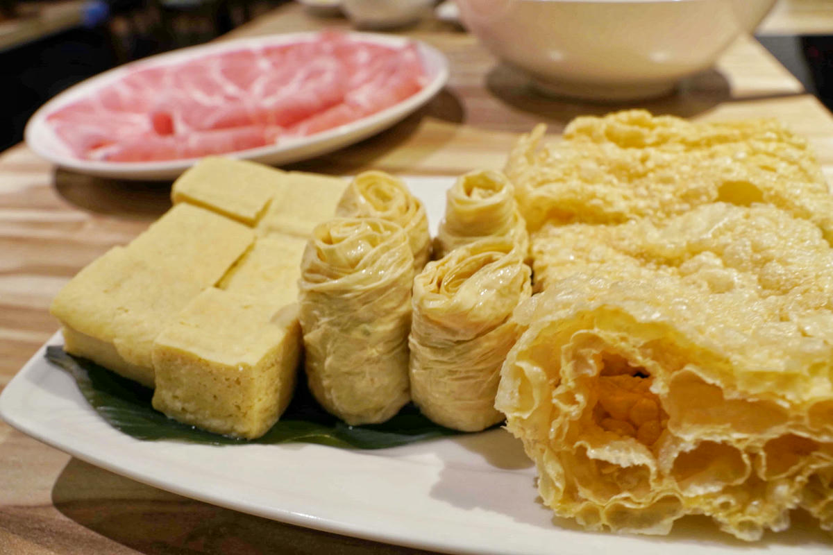 【台北美食】汆食作伙鍋中山店,近民權西站、晴光市場,台北火鍋推薦新選擇,用餐環境棒,食材新鮮,超強創意湯底,推薦麻辣鍋和鳳梨蛤蠣雞! - 第61張圖