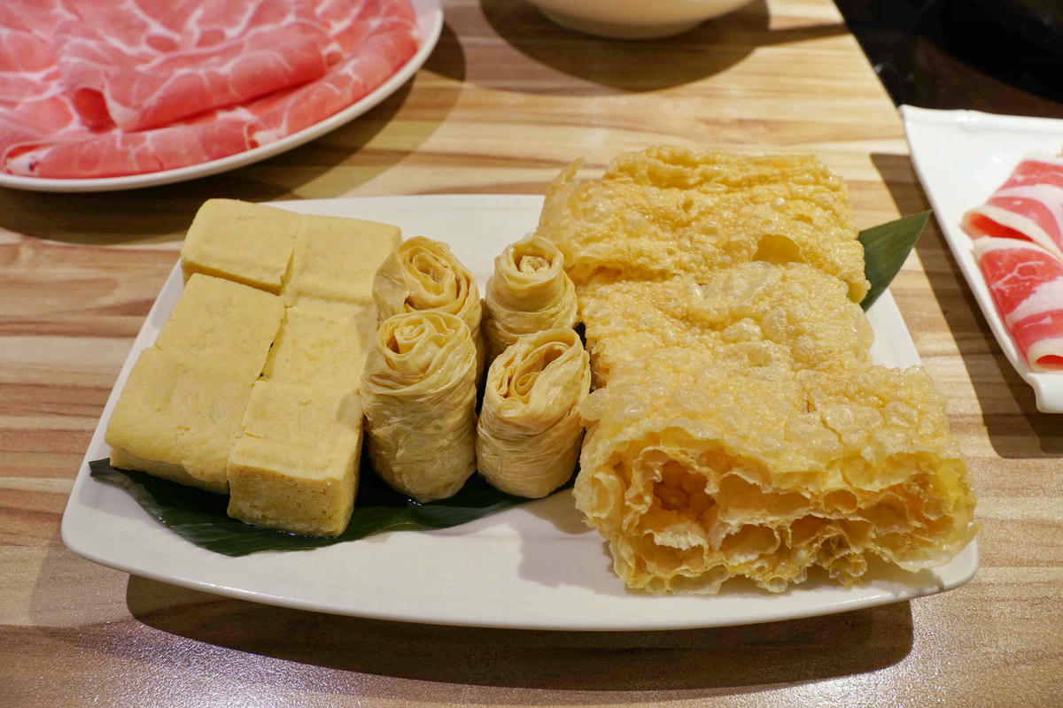 【台北美食】汆食作伙鍋中山店,近民權西站、晴光市場,台北火鍋推薦新選擇,用餐環境棒,食材新鮮,超強創意湯底,推薦麻辣鍋和鳳梨蛤蠣雞! - 第60張圖