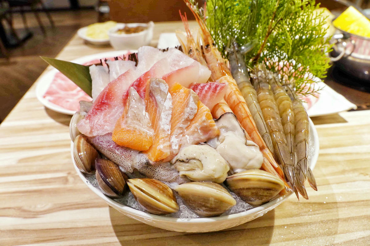 【台北美食】汆食作伙鍋中山店,近民權西站、晴光市場,台北火鍋推薦新選擇,用餐環境棒,食材新鮮,超強創意湯底,推薦麻辣鍋和鳳梨蛤蠣雞! - 第48張圖