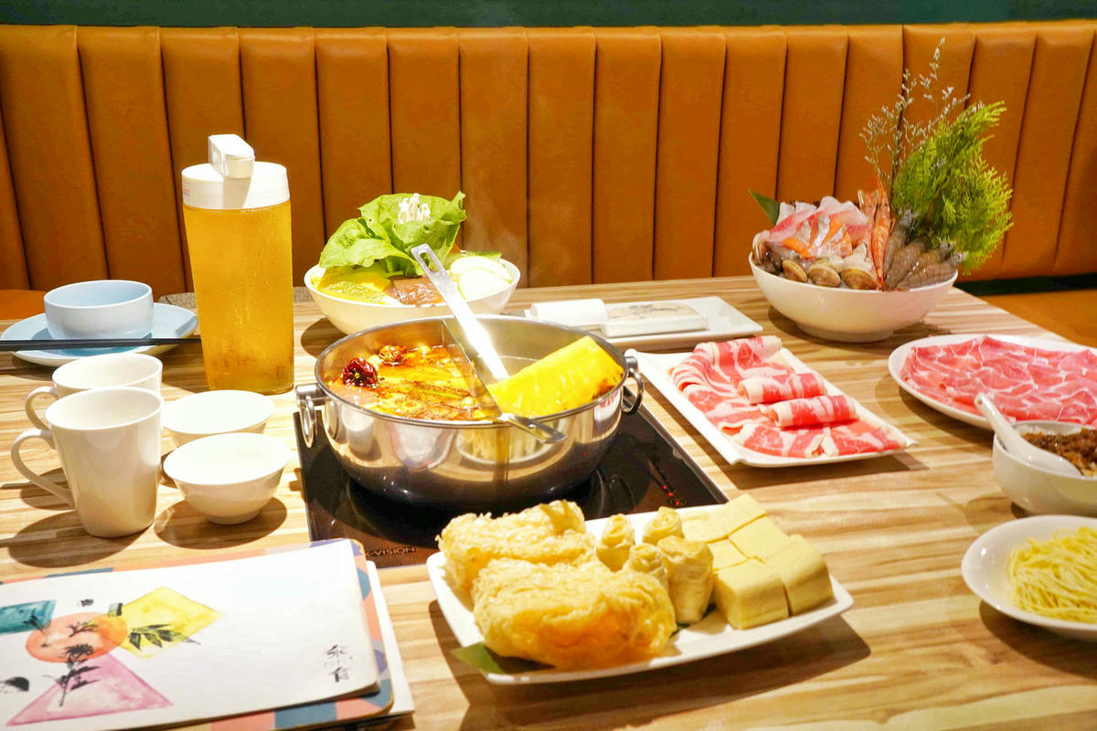 【台北美食】汆食作伙鍋中山店,近民權西站、晴光市場,台北火鍋推薦新選擇,用餐環境棒,食材新鮮,超強創意湯底,推薦麻辣鍋和鳳梨蛤蠣雞! - 第2張圖