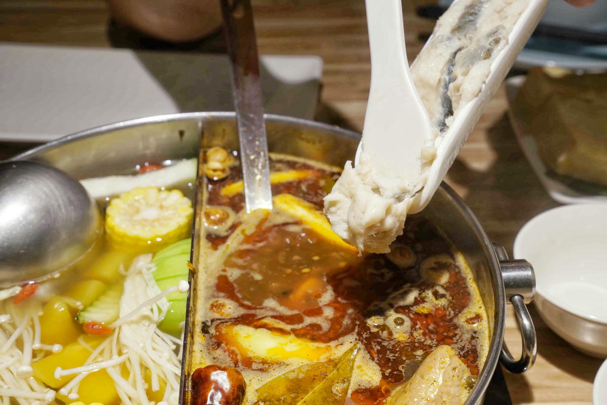 【台北美食】汆食作伙鍋中山店,近民權西站、晴光市場,台北火鍋推薦新選擇,用餐環境棒,食材新鮮,超強創意湯底,推薦麻辣鍋和鳳梨蛤蠣雞! - 第57張圖