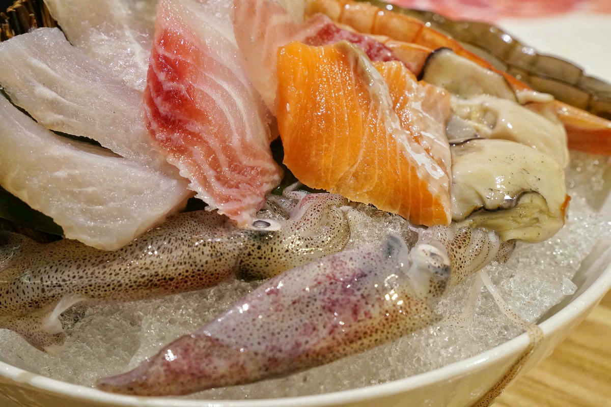 【台北美食】汆食作伙鍋中山店,近民權西站、晴光市場,台北火鍋推薦新選擇,用餐環境棒,食材新鮮,超強創意湯底,推薦麻辣鍋和鳳梨蛤蠣雞! - 第49張圖
