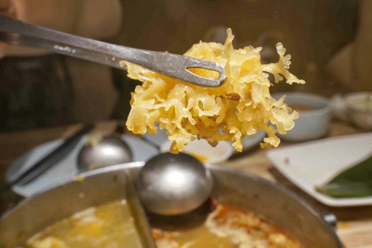 【台北美食】汆食作伙鍋中山店,近民權西站、晴光市場,台北火鍋推薦新選擇,用餐環境棒,食材新鮮,超強創意湯底,推薦麻辣鍋和鳳梨蛤蠣雞! - 第40張圖