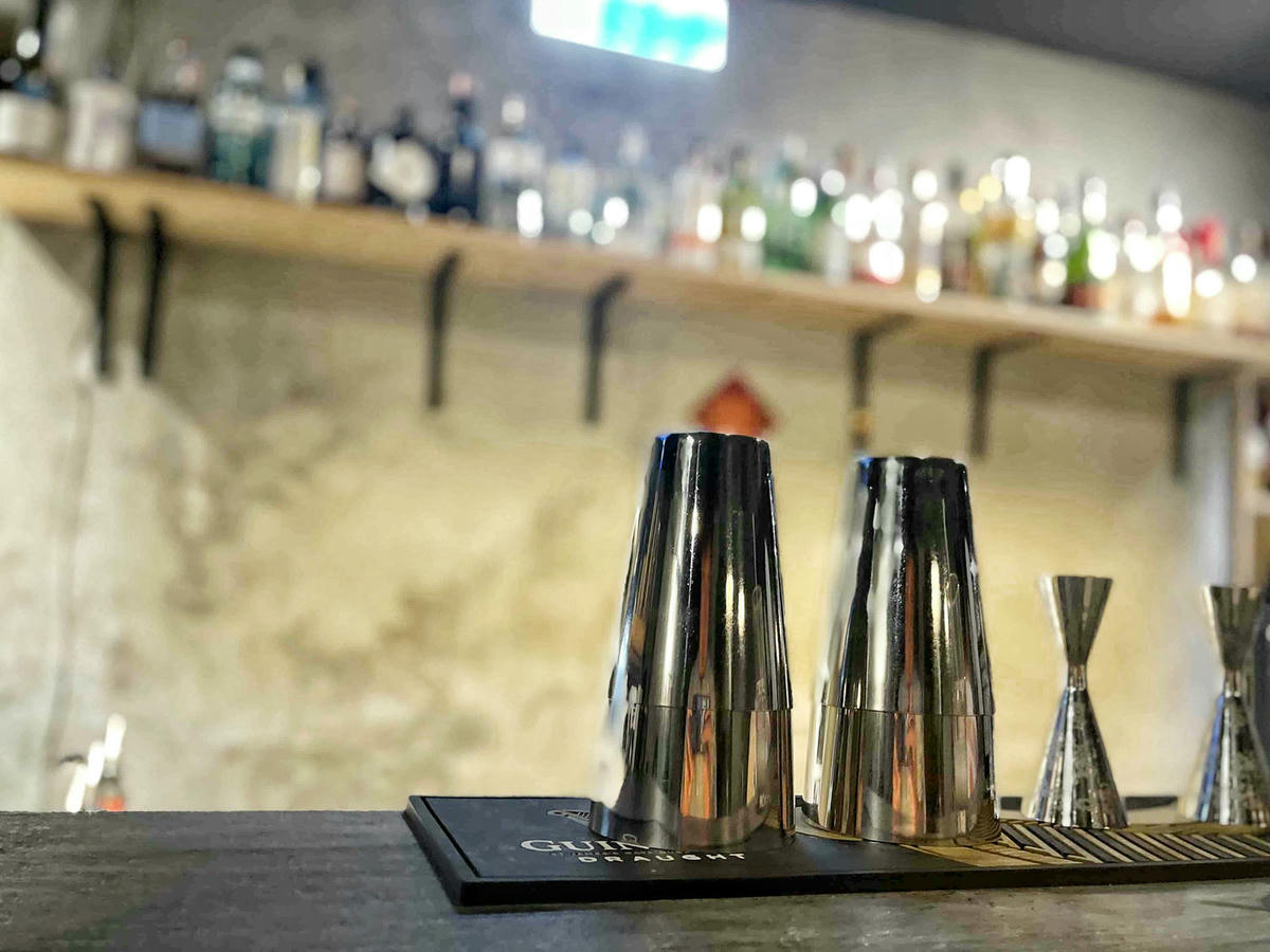 【台北美食】獨角落 Dobar 北車店,氣氛超棒的沙發酒吧,平假日歌手駐唱,調酒必喝,義大利麵和水餃便宜美味 - 第62張圖