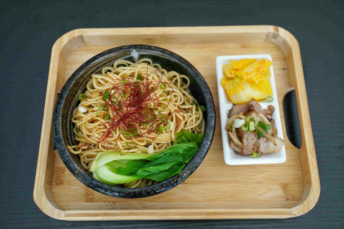 【南投美食】炭極咖啡,集集鎮上的亮點咖啡店,簡約俐落北歐風,必點乾拌麵和提拉米蘇! - 第15張圖