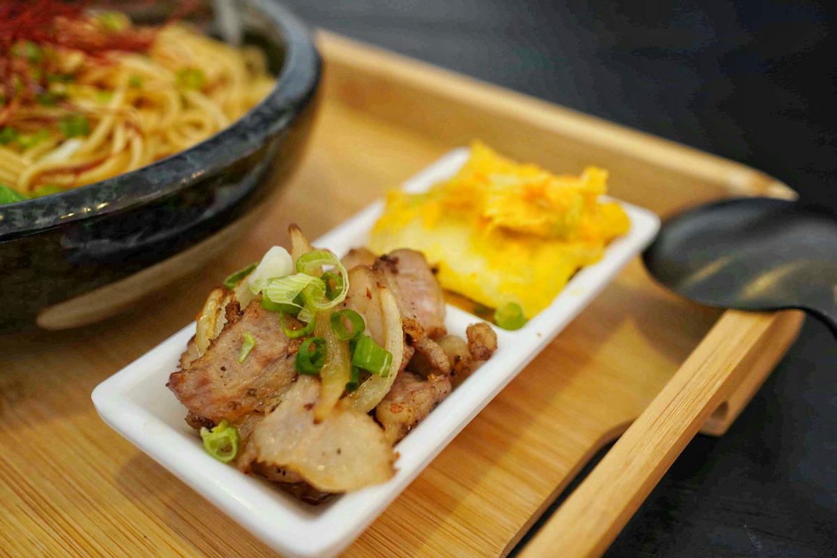 【南投美食】炭極咖啡,集集鎮上的亮點咖啡店,簡約俐落北歐風,必點乾拌麵和提拉米蘇! - 第16張圖