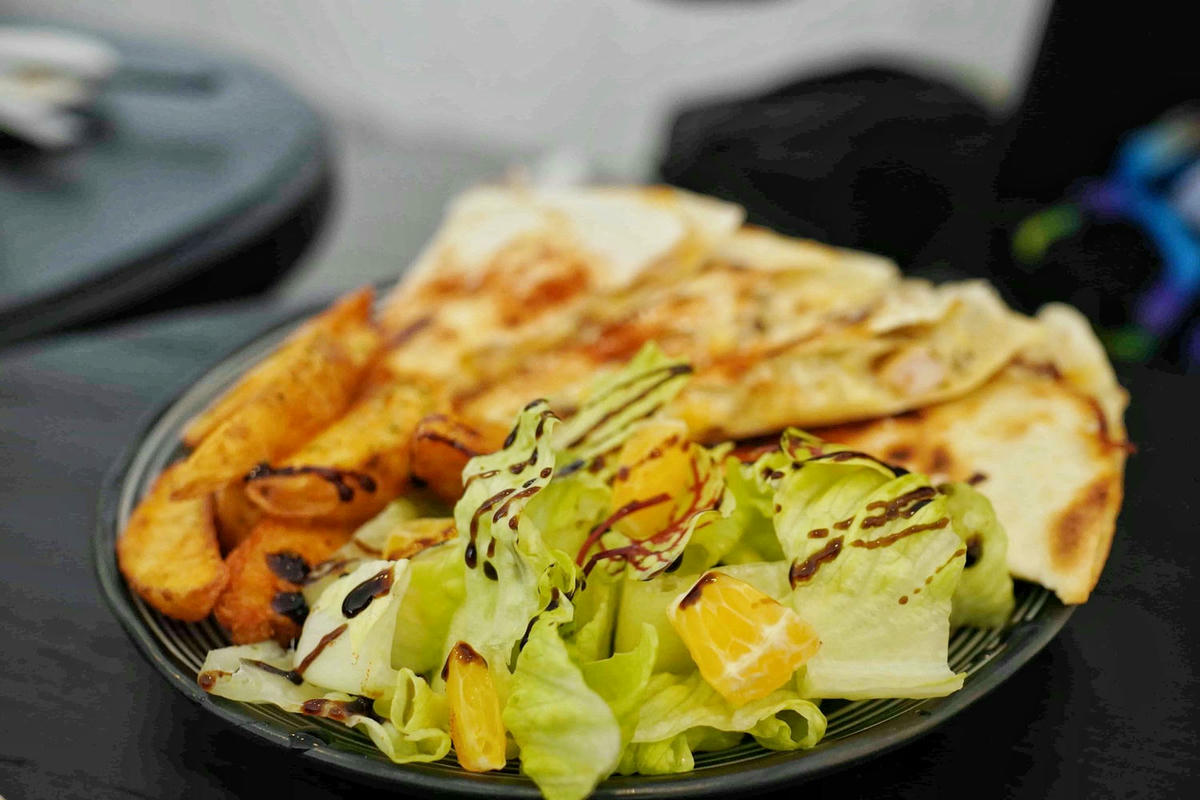 【南投美食】炭極咖啡,集集鎮上的亮點咖啡店,簡約俐落北歐風,必點乾拌麵和提拉米蘇! - 第21張圖