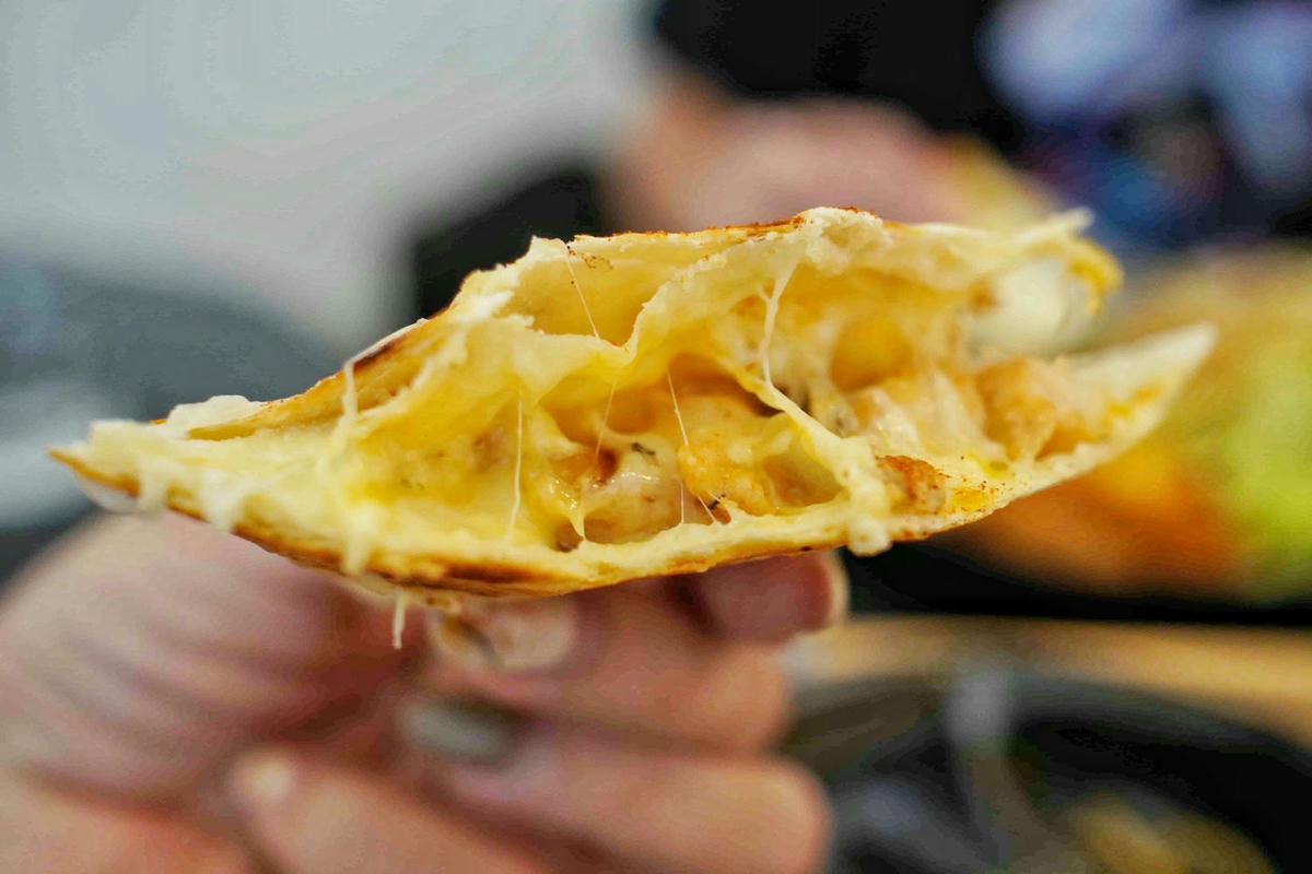 【南投美食】炭極咖啡,集集鎮上的亮點咖啡店,簡約俐落北歐風,必點乾拌麵和提拉米蘇! - 第20張圖