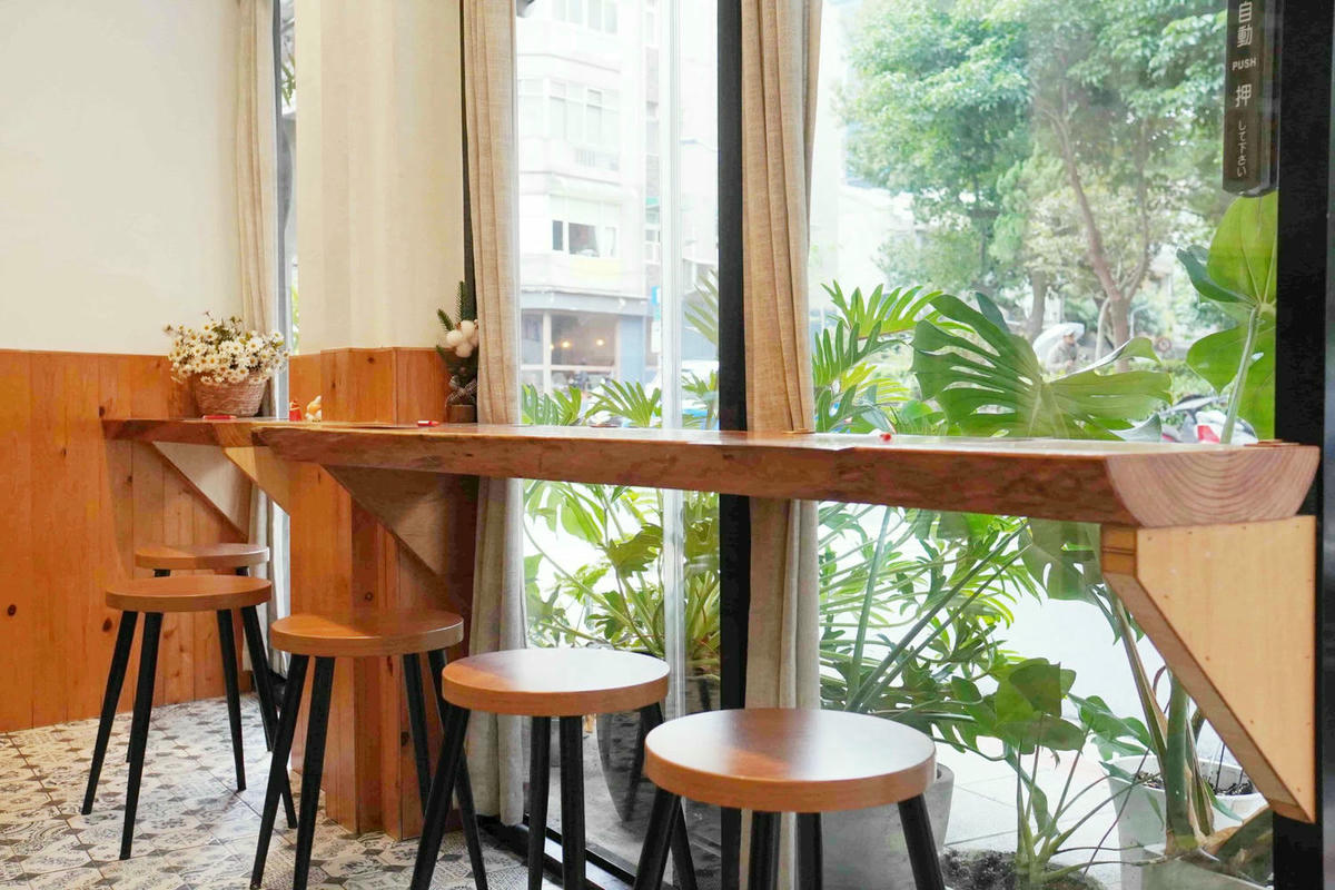 【台北中山美食】東館牛麵食館,文青復古風麵店,大塊牛頰肉、美味紅燒湯頭、特色瓢瓜水餃,還有好吃自製辣醬! - 第9張圖