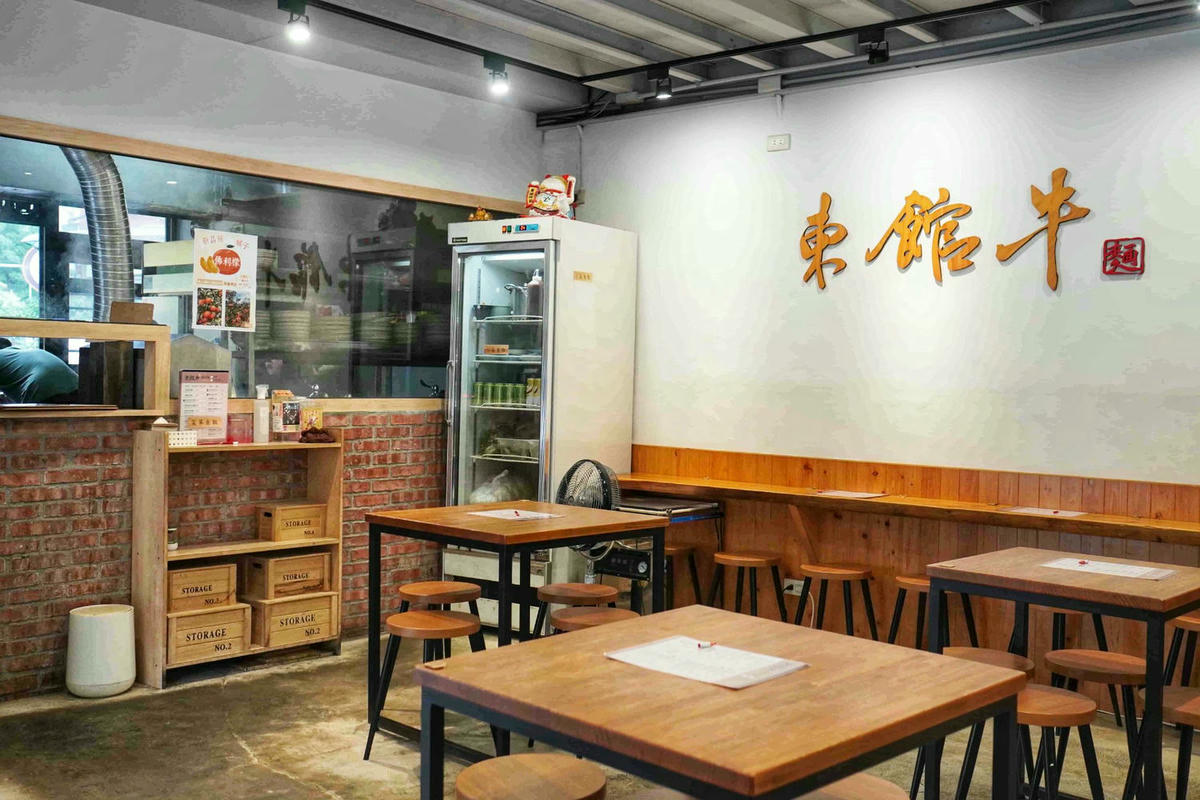 【台北中山美食】東館牛麵食館,文青復古風麵店,大塊牛頰肉、美味紅燒湯頭、特色瓢瓜水餃,還有好吃自製辣醬! - 第6張圖