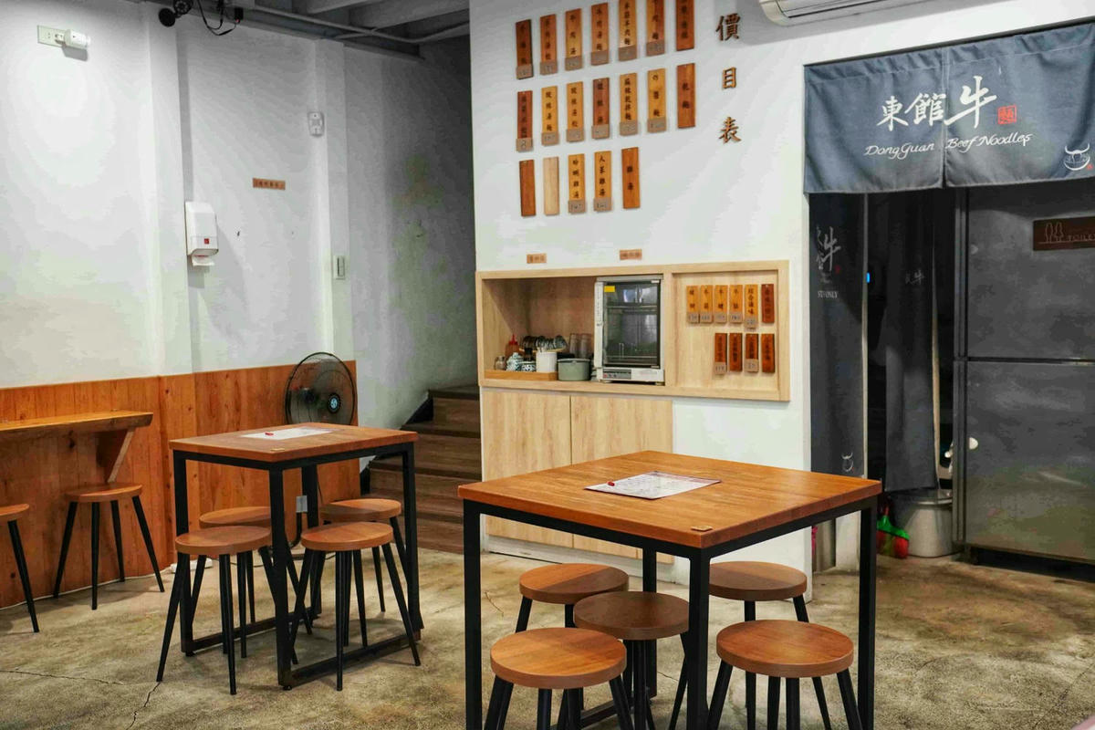 【台北中山美食】東館牛麵食館,文青復古風麵店,大塊牛頰肉、美味紅燒湯頭、特色瓢瓜水餃,還有好吃自製辣醬! - 第7張圖