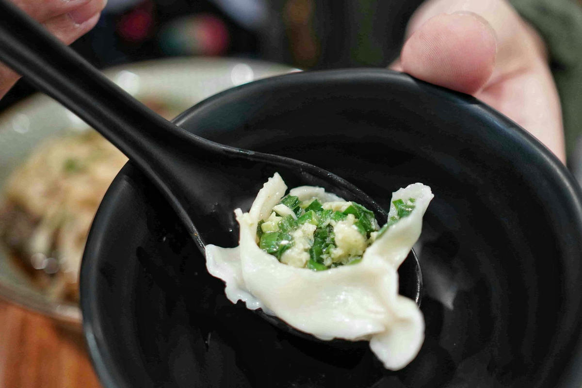 【台北中山美食】東館牛麵食館,文青復古風麵店,大塊牛頰肉、美味紅燒湯頭、特色瓢瓜水餃,還有好吃自製辣醬! - 第34張圖