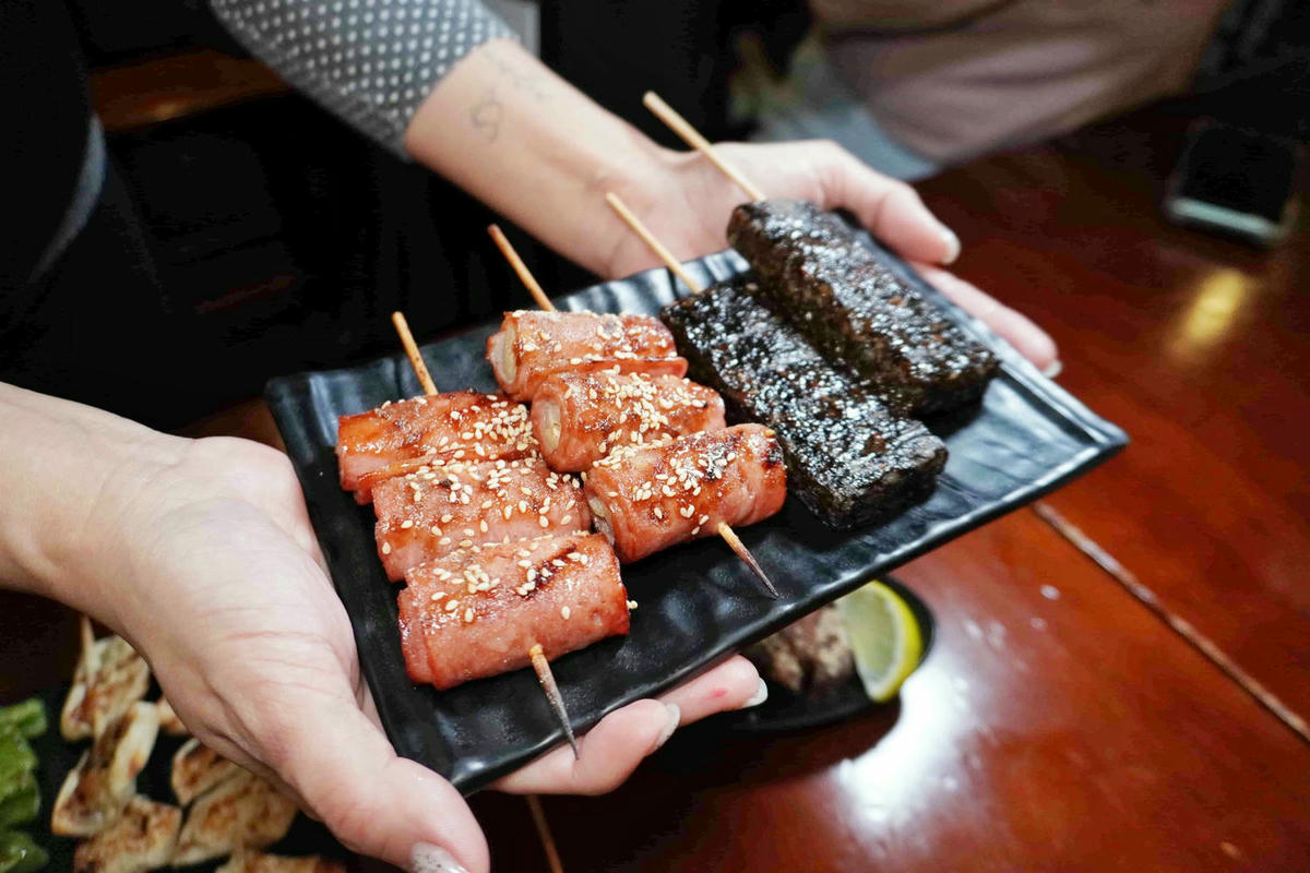 【台北士林美食】雞老闆桶仔雞,士林夜市人氣居酒屋,美味串燒、熱炒,配生啤好對味,當月壽星或消費滿額免費送桶仔雞! - 第46張圖