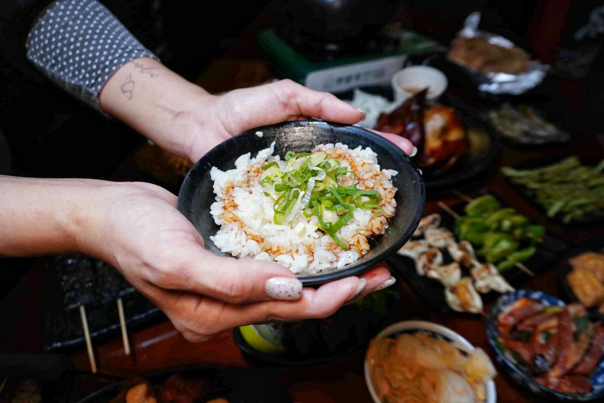 【台北士林美食】雞老闆桶仔雞,士林夜市人氣居酒屋,美味串燒、熱炒,配生啤好對味,當月壽星或消費滿額免費送桶仔雞! - 第49張圖